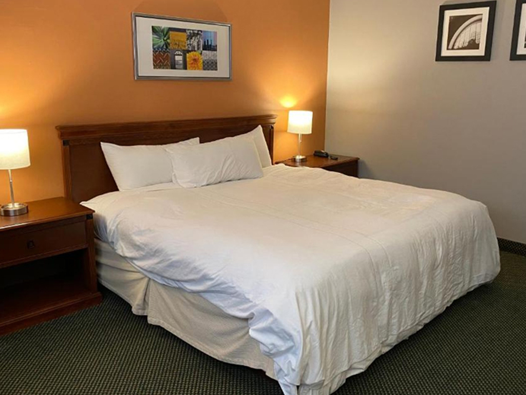 Book King and Queen Size Rooms in Abilene, KS,